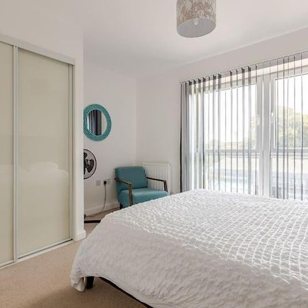 Stylish Station Apartment In Rochester With Free Parking Wainscot Luaran gambar