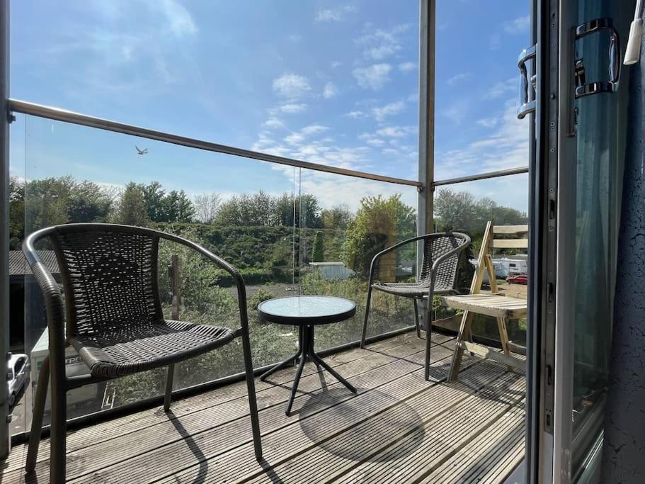 Stylish Station Apartment In Rochester With Free Parking Wainscot Luaran gambar