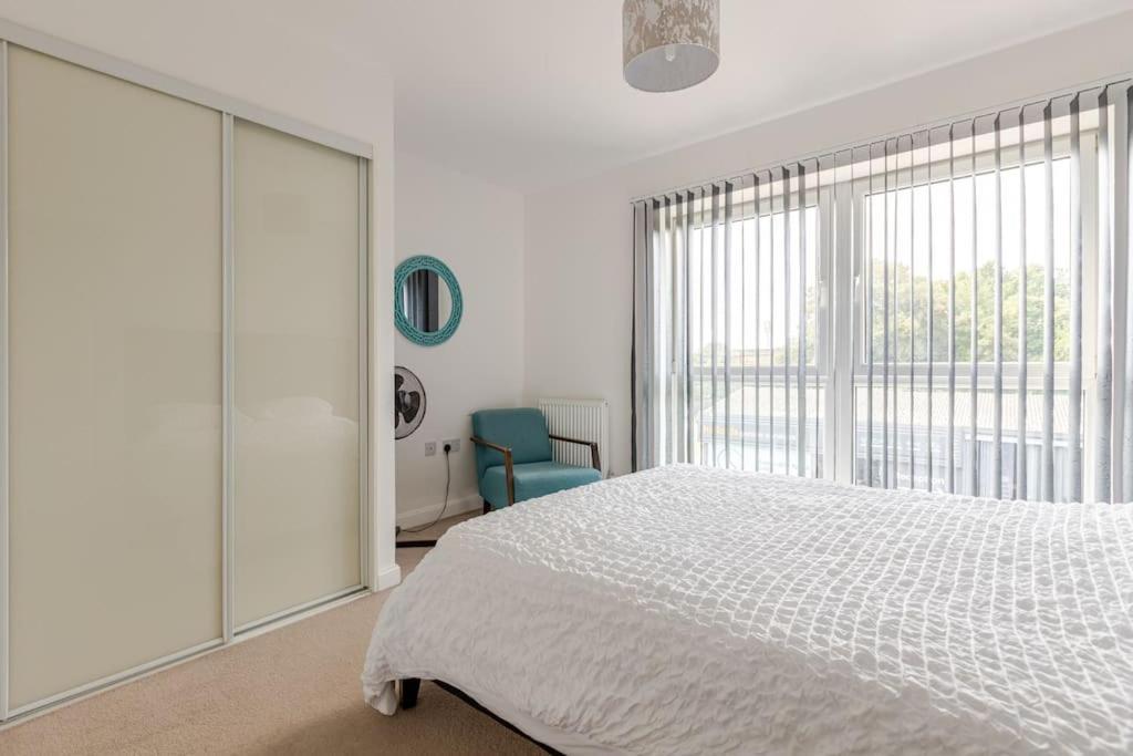 Stylish Station Apartment In Rochester With Free Parking Wainscot Luaran gambar