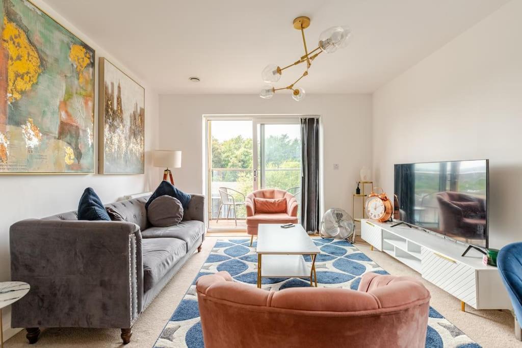Stylish Station Apartment In Rochester With Free Parking Wainscot Luaran gambar