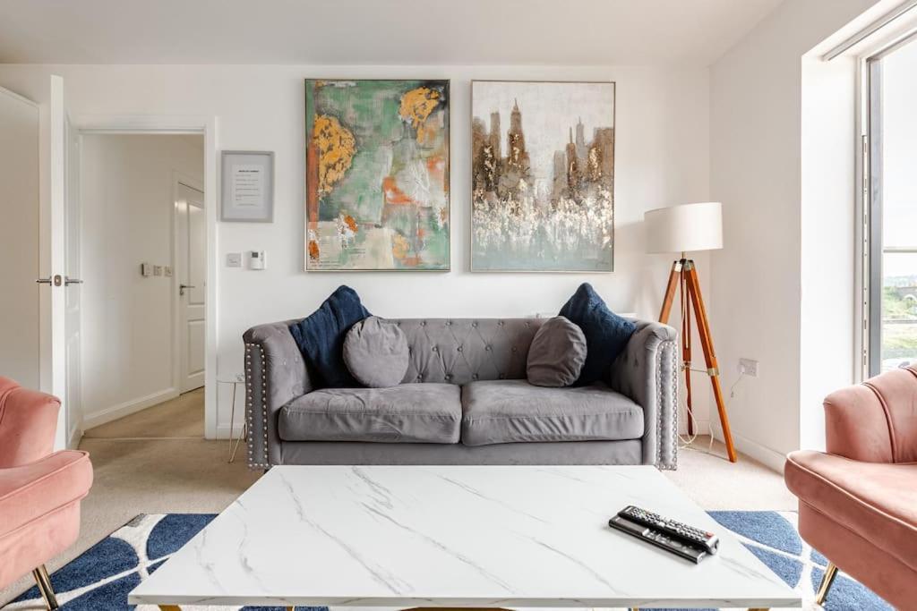 Stylish Station Apartment In Rochester With Free Parking Wainscot Luaran gambar